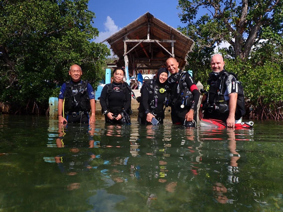 Alegria Dive Resort Exterior photo